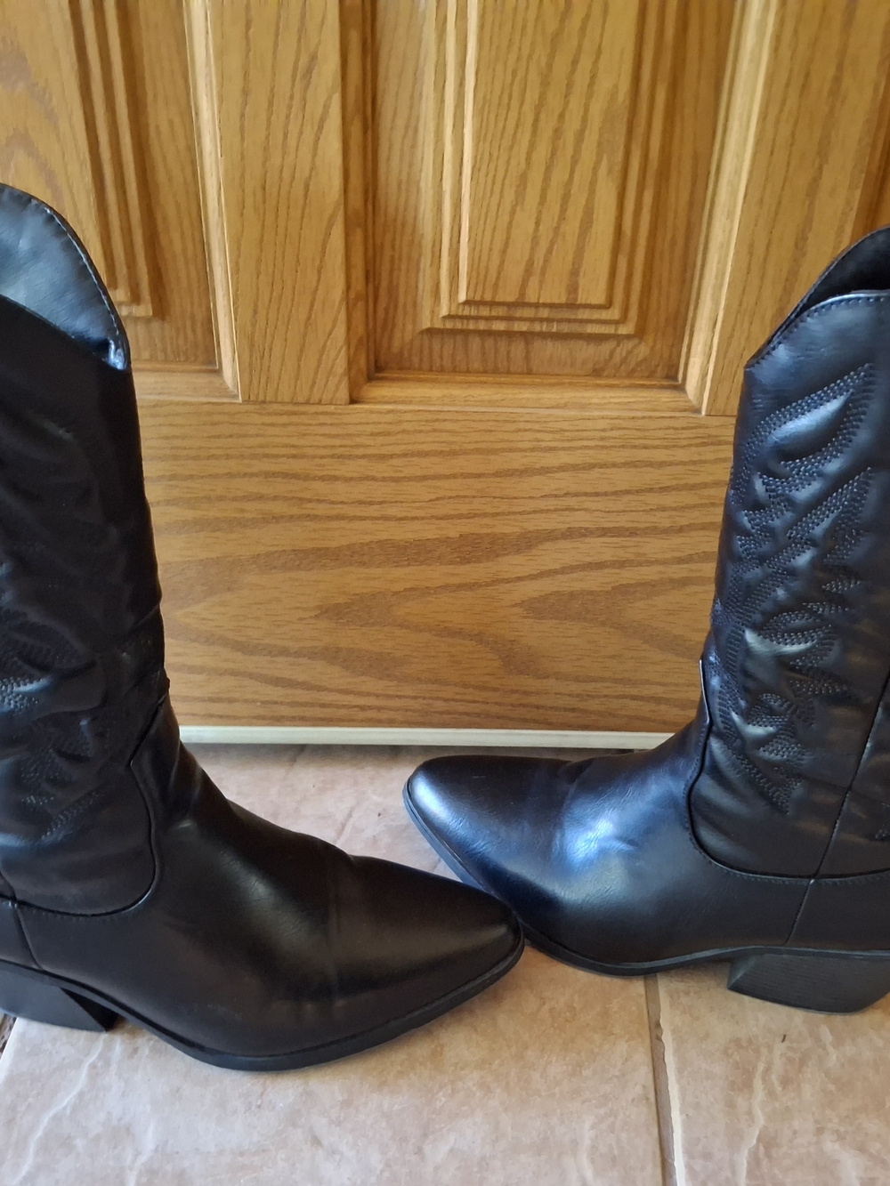 Women's Black Western-Style Mid-Calf Heeled Boots - Picture 4 of 5